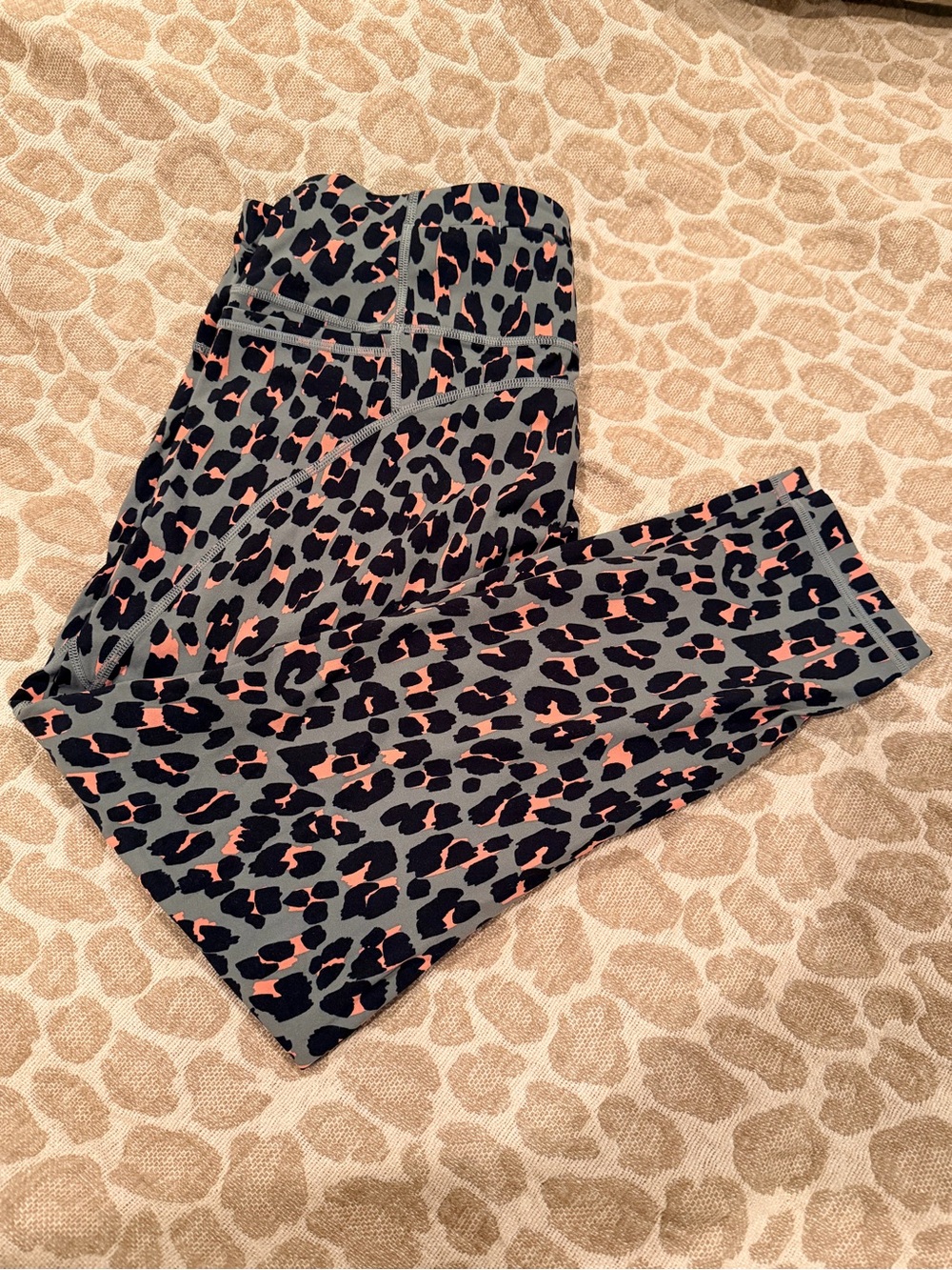 Sweaty Betty Leopard Print Active Leggings - Black & Pink - Picture 5 of 5